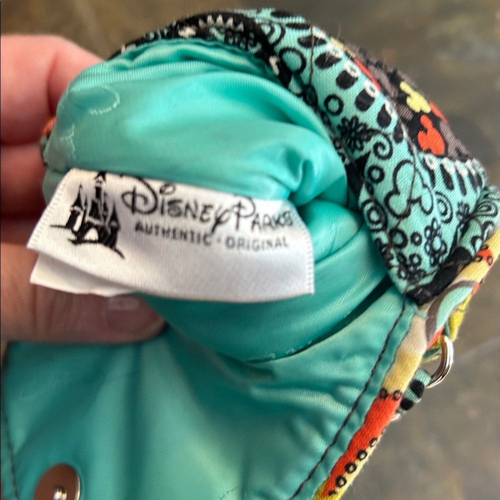 Vera Bradley Disney Edition Crossover small purse/wallet/phone bag. NWOT. - Picture 6 of 8